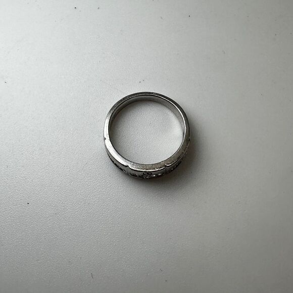 Stunning solid sterling silver ring with cz diamonds, size 5.5! - Picture 5 of 11